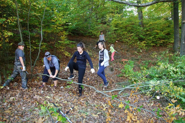Dobrovolnická pomoc v parku | © Fototéka NPÚ