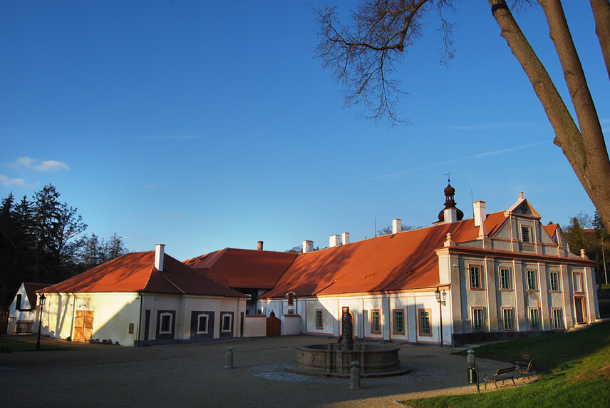 spodní hospodářský dvůr