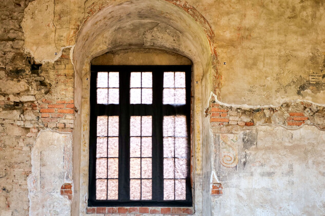 Hrad Švihov, Sál ve druhém patře severního paláce, okenní špaleta