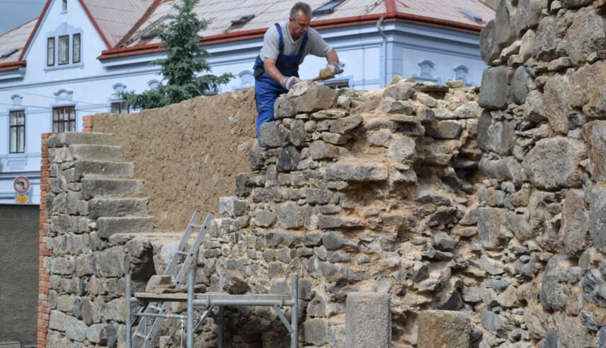 Zdivo bylo třeba doplnit