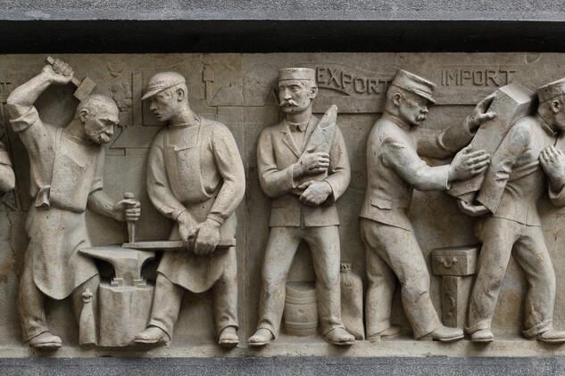 Karel Dvořák, reliéf pražské pobočky Brněnské banky, Průmysl, 1923–1924, foto: R. Polášek
