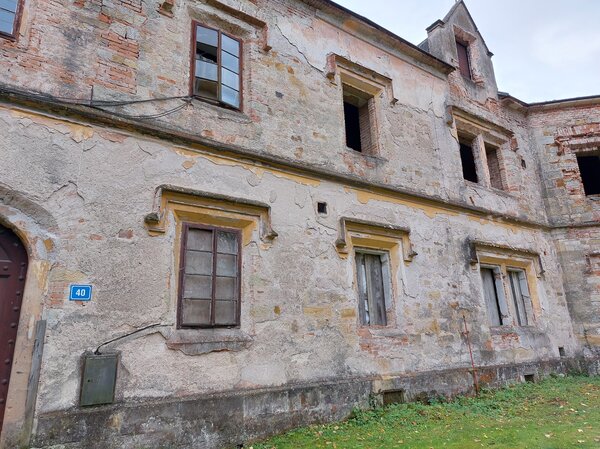 Hrádek u&nbsp;Nechanic – Historie za oponou