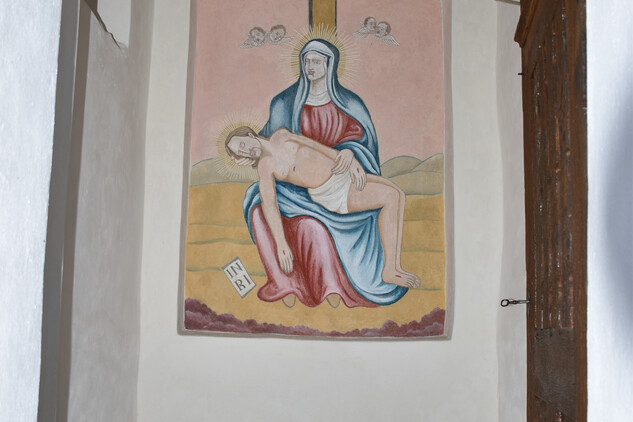 Návesní kaple Panny Marie Bolestné v Novosedlech z roku 1817, interiér, stav porestaurování.