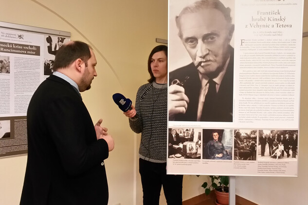 Ředitel Ústavu pro studium totalitních režimů (ÚSTR) Zdeněk Hazdra při reportáři pro Český rozhlas České Budějovice