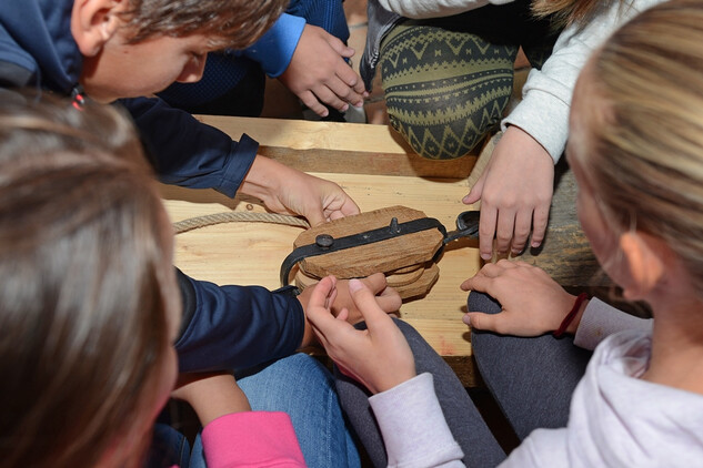 Hrad Rožmberk. Jeřáby táhnou na Jakobínku, vzdělávací program. Foto J. Sajtlová.