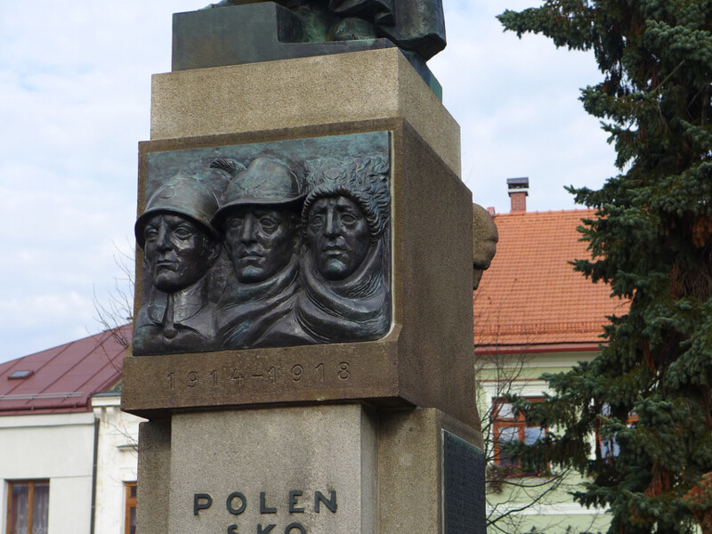 Pomník na Husově náměstí v Polné