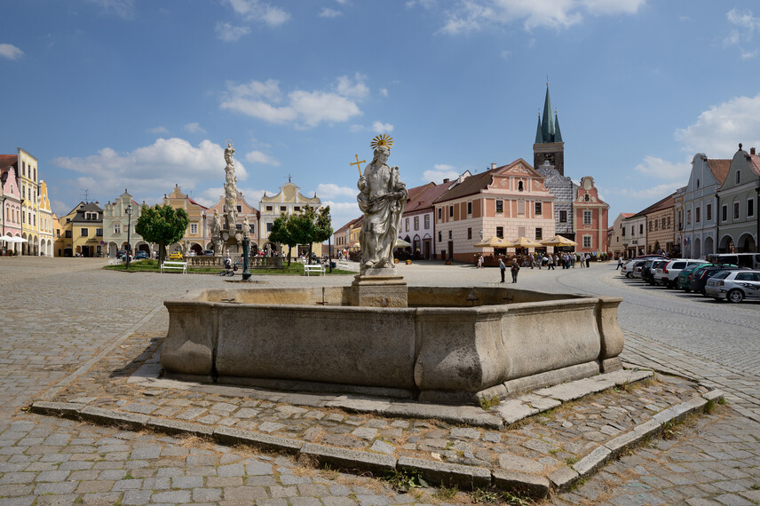 Socha sv. Markéty na náměstí Zachariáše z Hradce v Telči