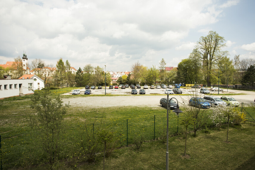 Plocha bývalého zimního stadionu před Lannerovým domem v Telči, foto L. Herbricková