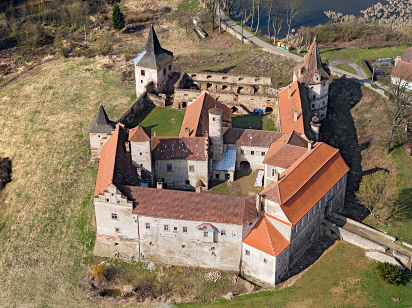 Letecký pohled na zámek Červená Řečice, foto Jiří Jiroušek